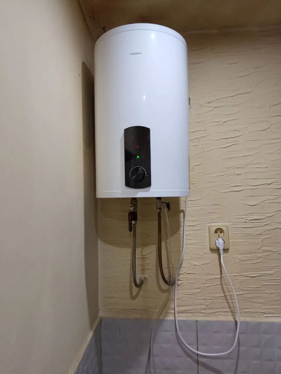 Bojler elektryczny na ścianie — DobryHydraulik Poznań