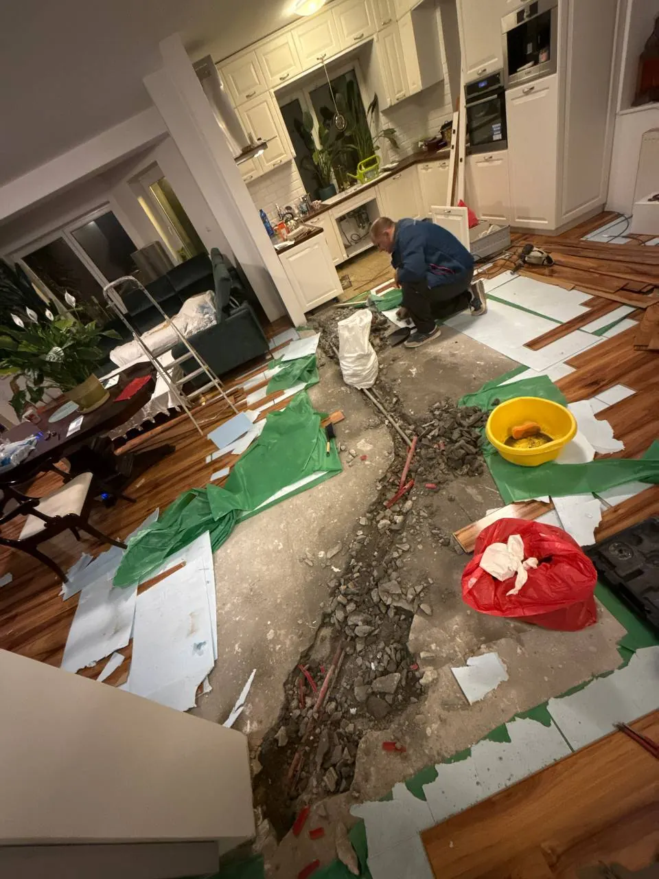Duża przeróbka instalacji pod posadzką w mieszkaniu — DobryHydraulik Poznań
