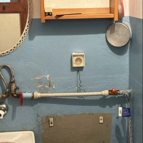 Instalacja wodna i kanalizacyjna na ścianie — DobryHydraulik Poznań